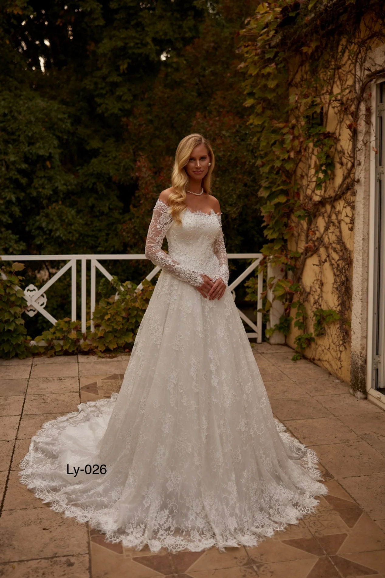 Dantel Vals — dantel kol detayı